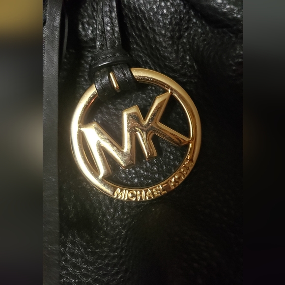 Michael Kors Leather Black Purse 👛 - Picture 3 of 8